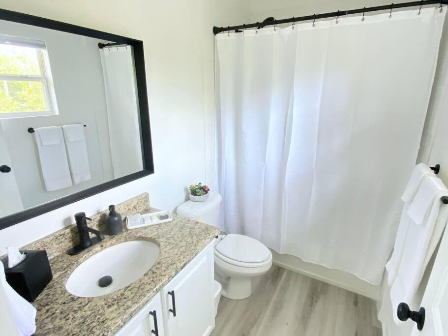 Sanctuary Gainesville Bright 2 Bedroom King Condo Exteriör bild